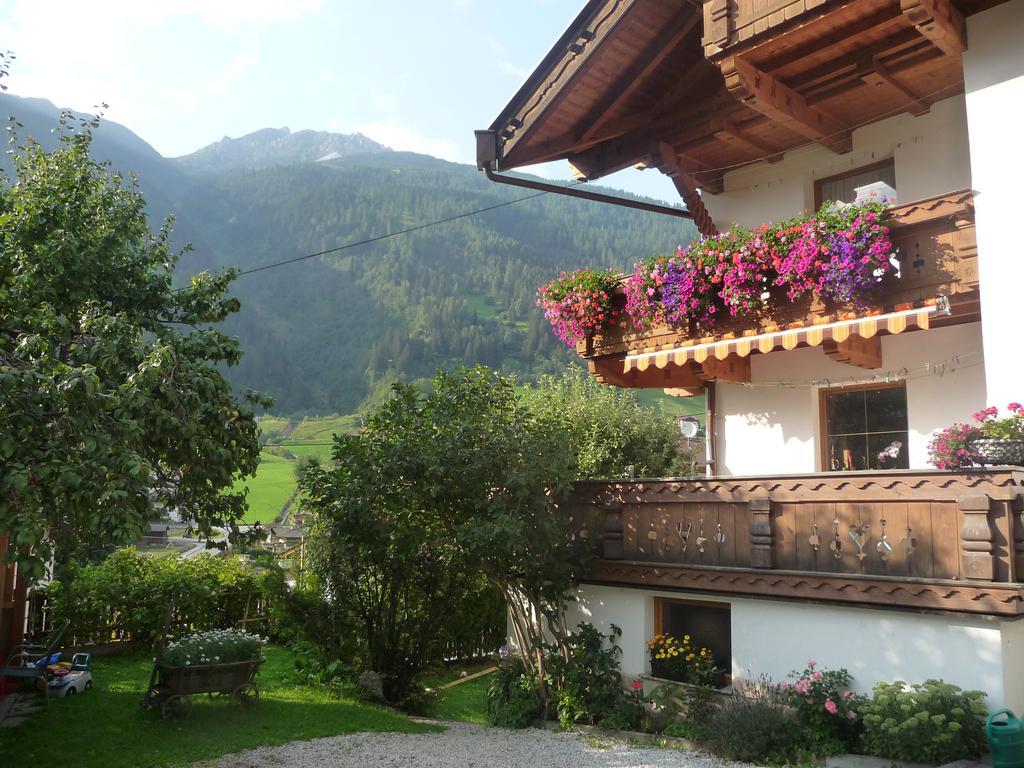 Familie Neunhaeuserer Neustift im Stubaital Exterior photo